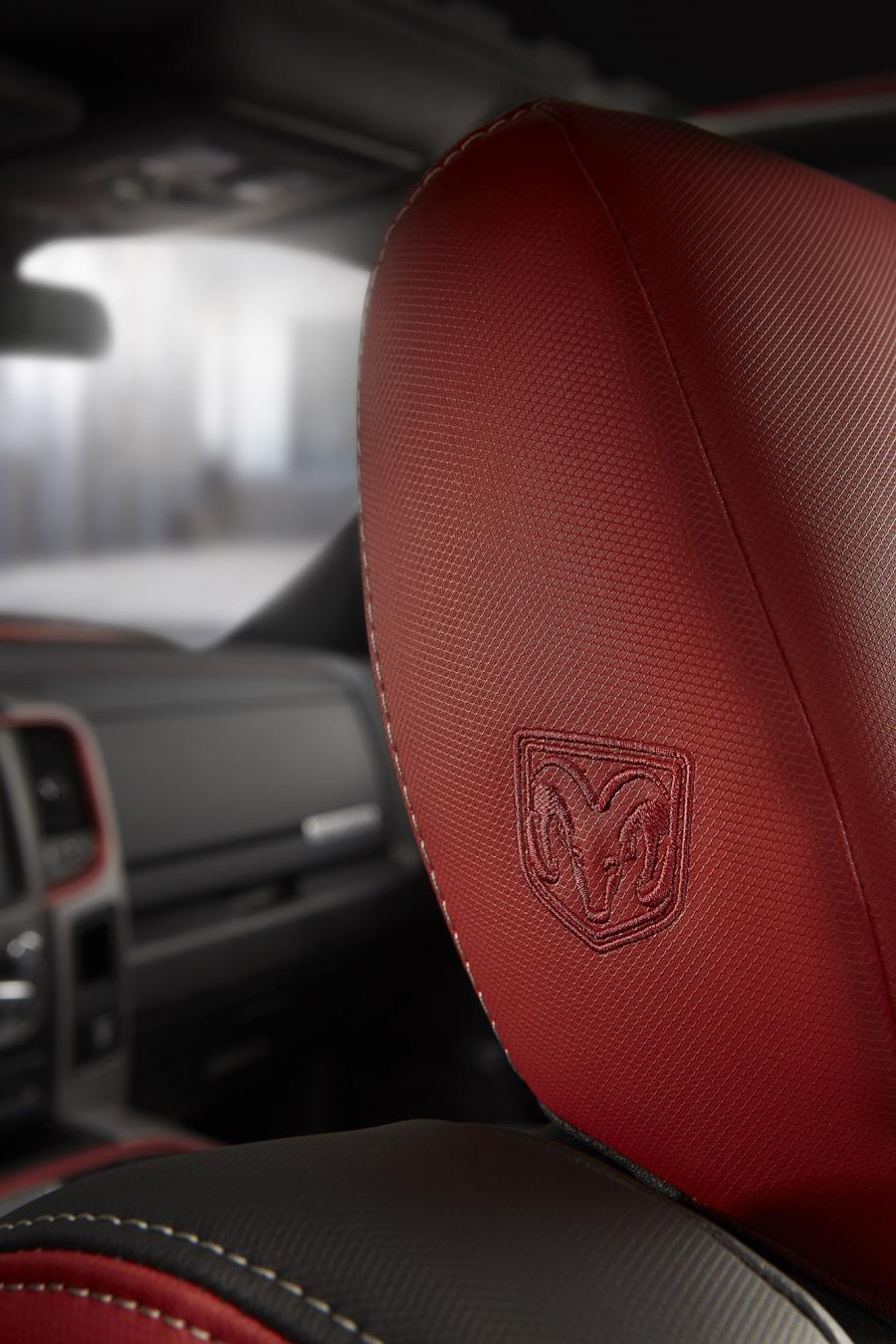  Dodge Ram 1500 Rebel 2015 года  (фото 45 из 54)